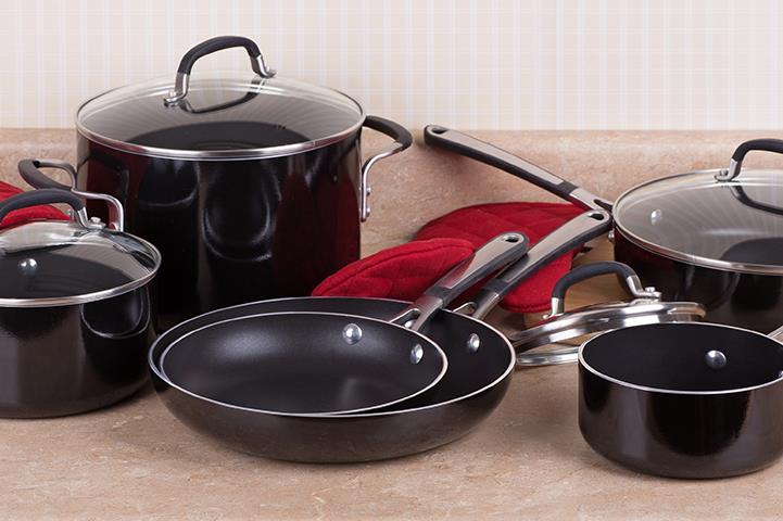 https://www.teflon.com/en/-/media/images/teflon/ts/a-black-cookware-set-of-4-lidded-pots-and-2-frying-pans-1-4-2-6-1-2.jpg?rev=6fe0634778ad4bd1b4bf9318171d8a89