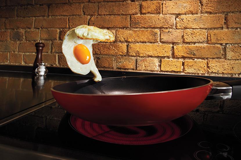 pan flipping egg